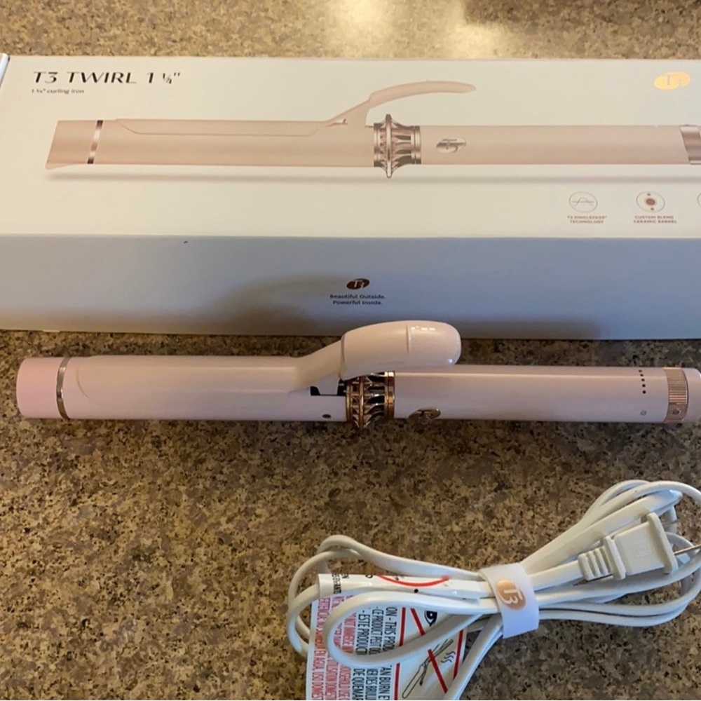 T3 Twirl 1.25” curling iron NEW